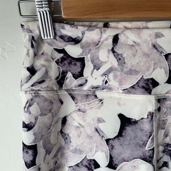 Anthro printed leggings, NWT, xs - Picture 5 of 7